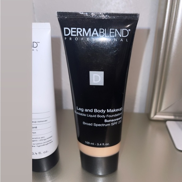 Dermablend body foundation and body makeup remover set - Picture 2 of 5